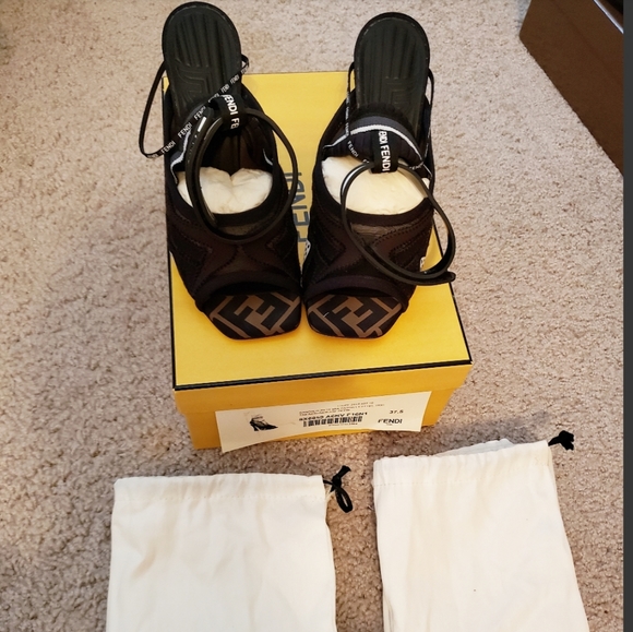 🚫SOLD🚫🌟💐HP🌟💐Fendi Heels - Picture 3 of 5